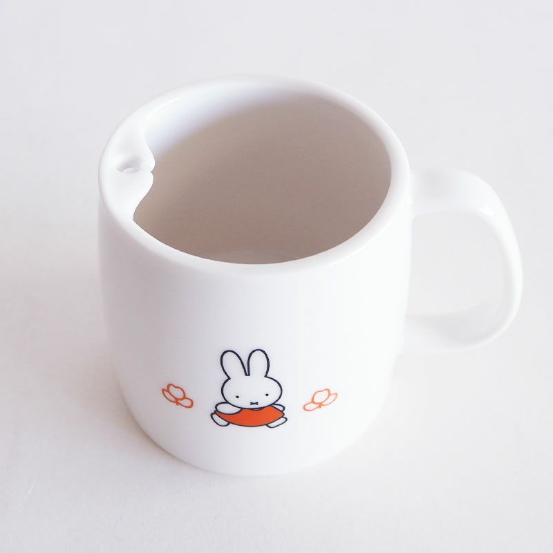 ストローをセットできるフックが付いています