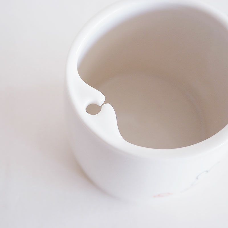 ストローの差し込みフックです