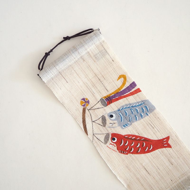 2匹の鯉のと吹き流しが風にたなびいています