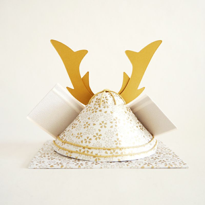 裏側から見ても立派な大鍬が印象的です