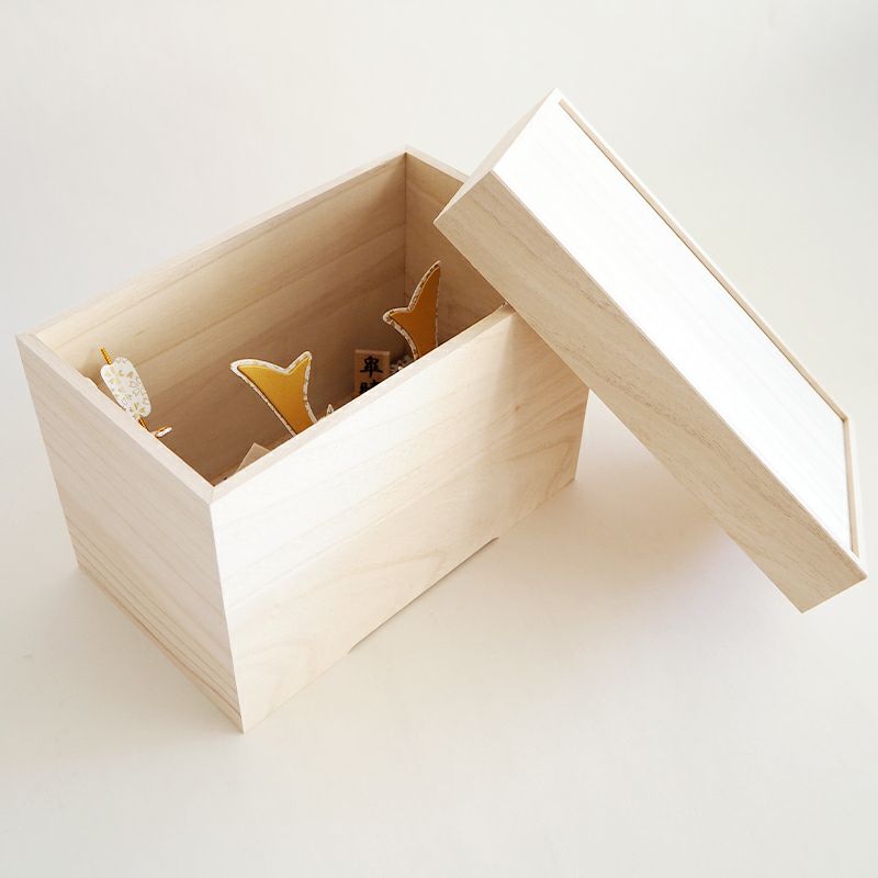 飾り終わったら桐箱に収納ができます