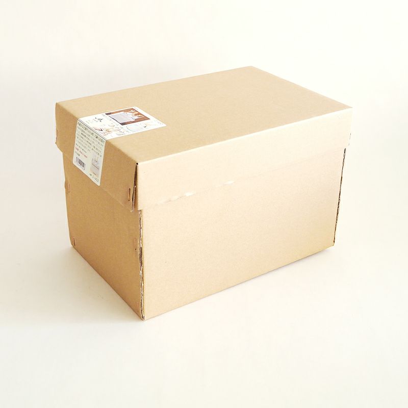 こちらの化粧箱に入っています