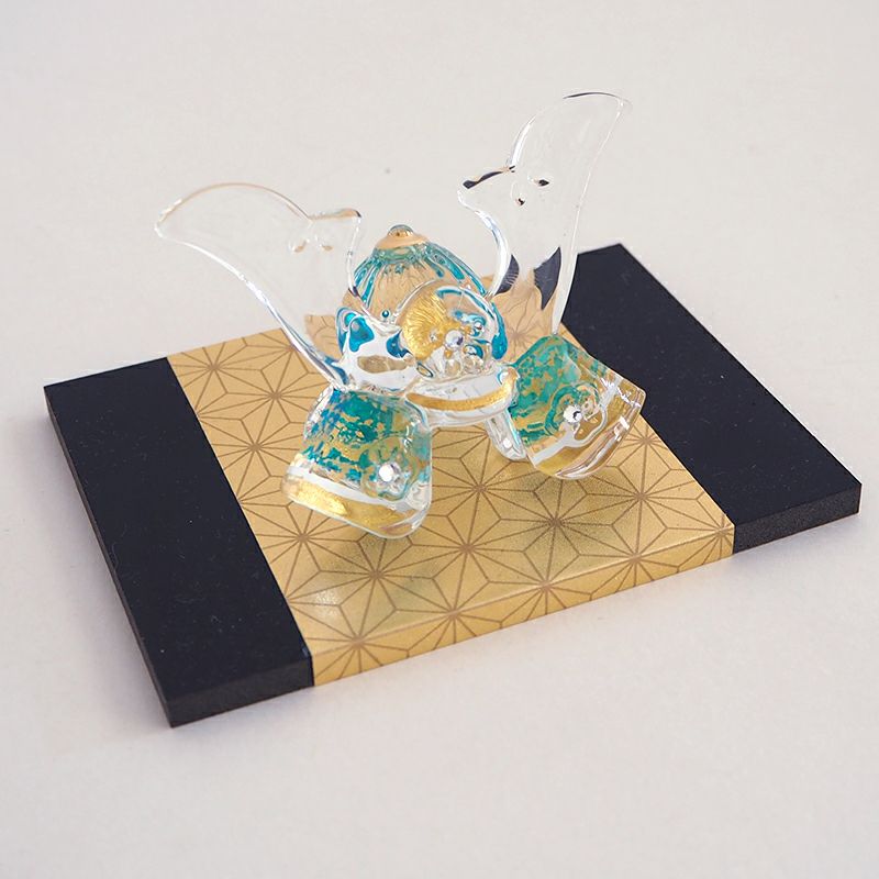 硝子でできた端午の節句の五月人形です