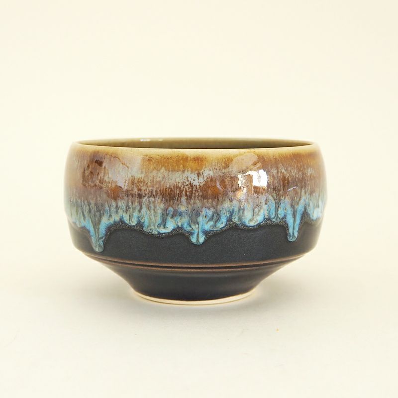 釉薬により一つ一つ個体差があります