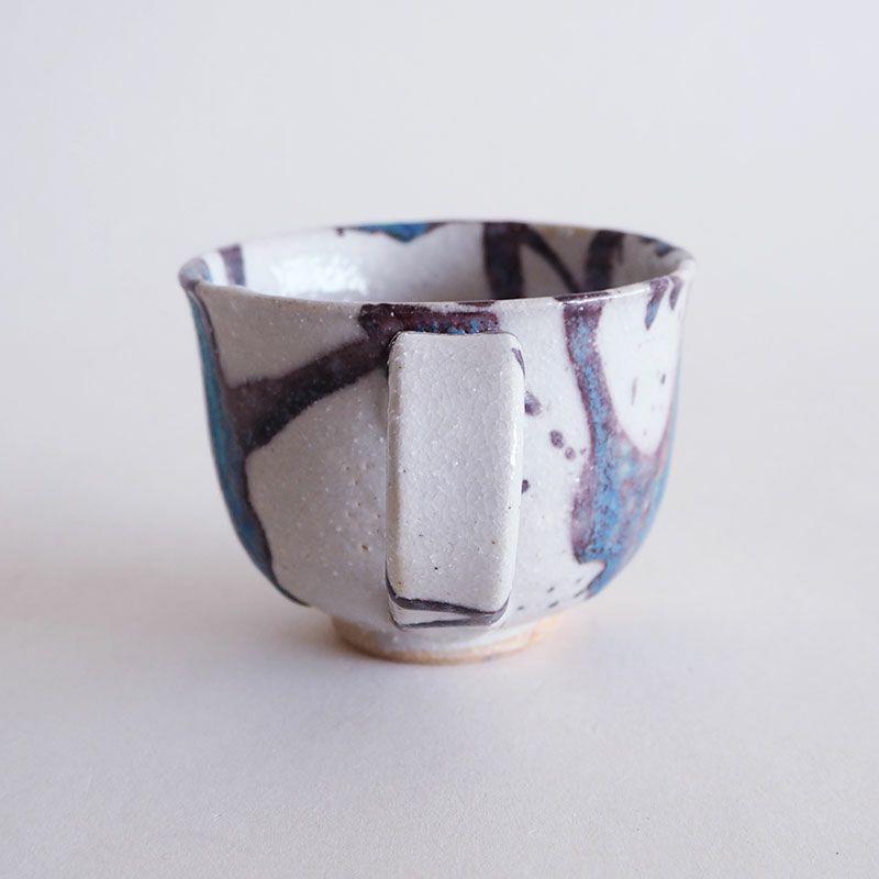 手作りの温もりを感じる碗です