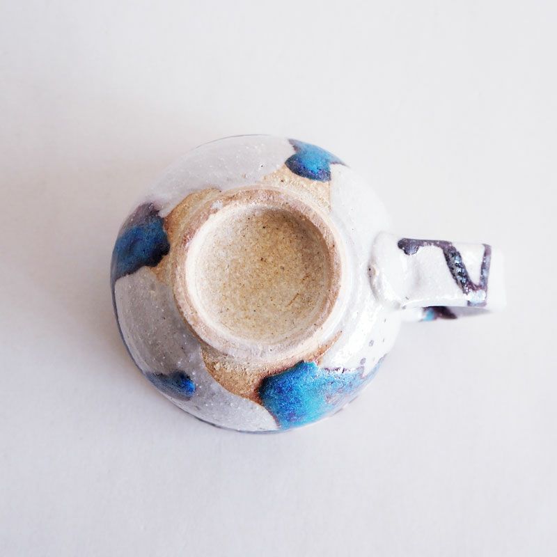 裏側は素焼きになっており陶器ならではの温もりを感じます