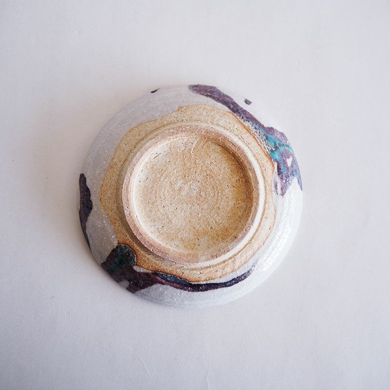裏側は素焼きになっており陶器ならではの温もりを感じます
