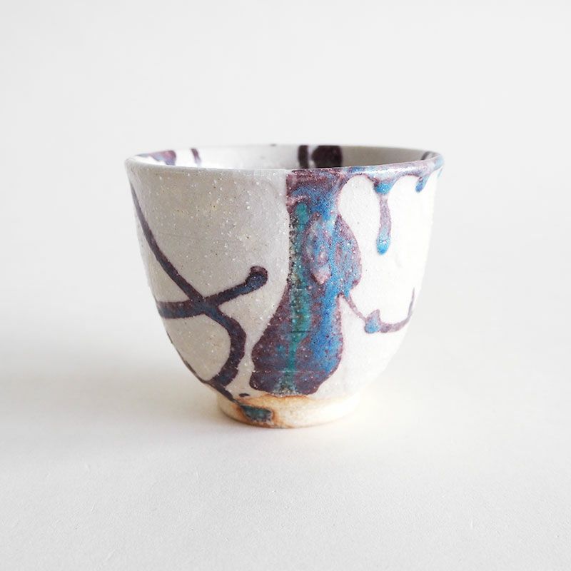 大胆に釉薬を掛けた模様が印象的です