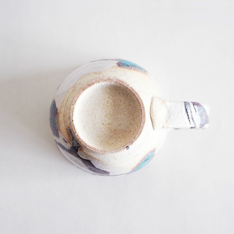 裏側は素焼きになっており陶器ならではの温もりを感じます