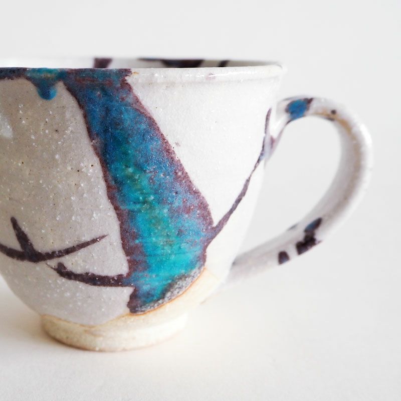 窯変による色合いが独特の風合いを出しています