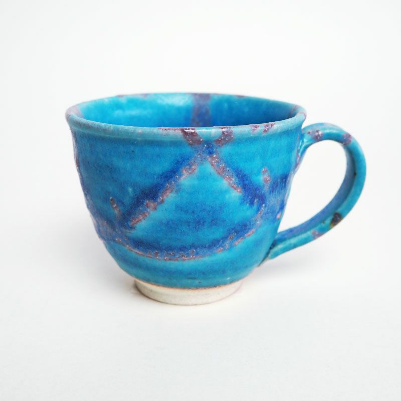 窯変による釉薬の変化が美しい碗です