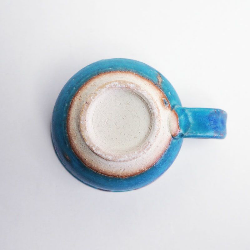 裏側は素焼きになっており陶器ならではの温もりを感じます