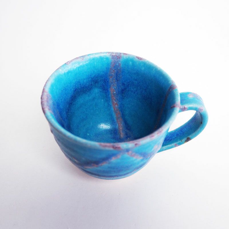 内側にも釉薬が掛かり統一感のあるデザインです