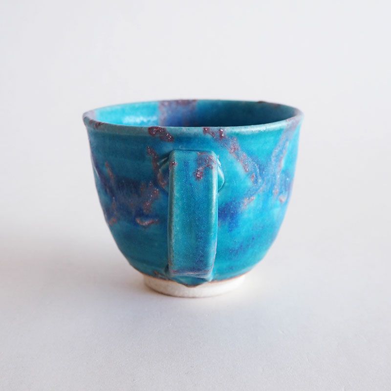 窯変による釉薬の変化が美しいマグです