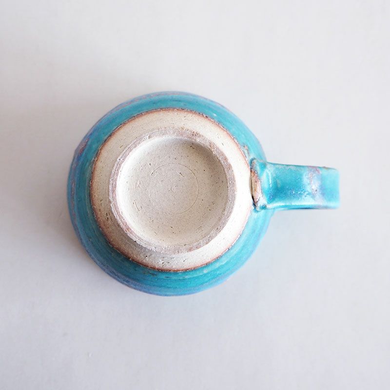 裏側は素焼きになっており陶器ならではの温もりを感じます