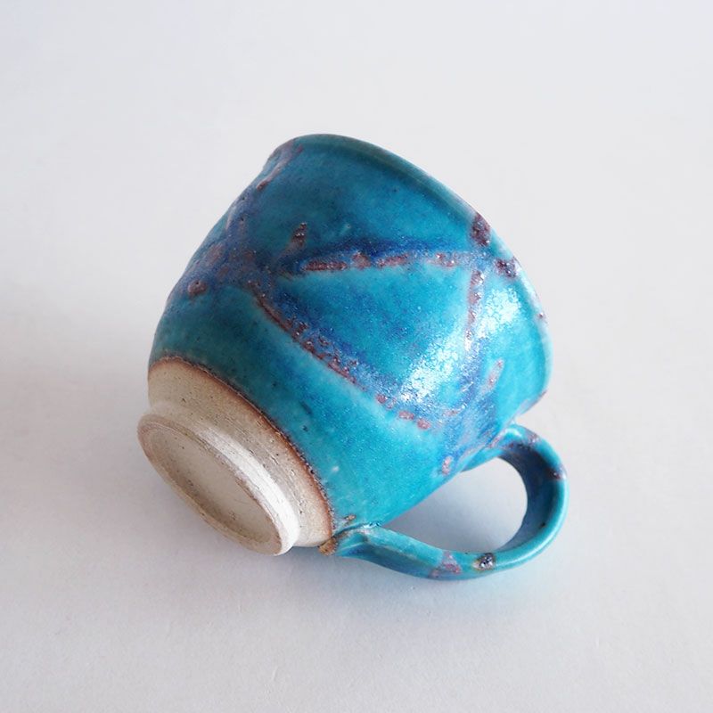 窯変によるまだら模様が唯一無二の表情をつくり出します