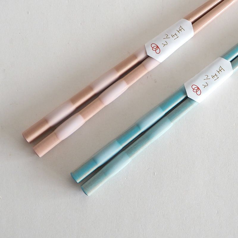 とんぼ玉は箸の頭のふっくらした丸みのある部分です