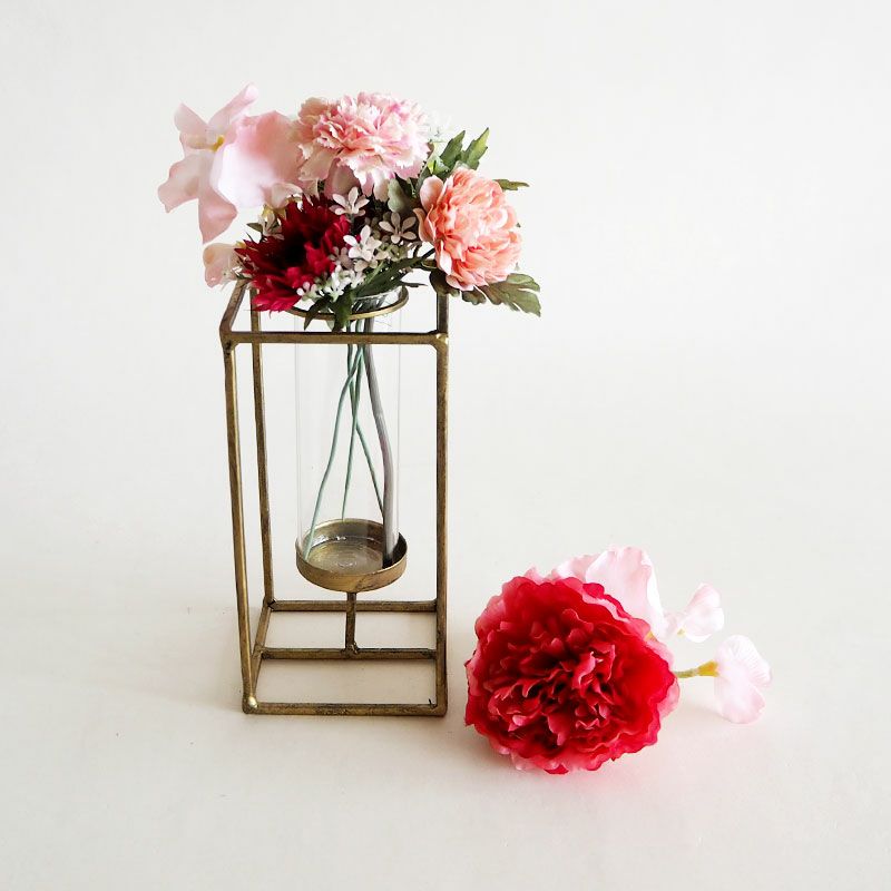 お花を飾ったイメージです（一輪差しは別売り）