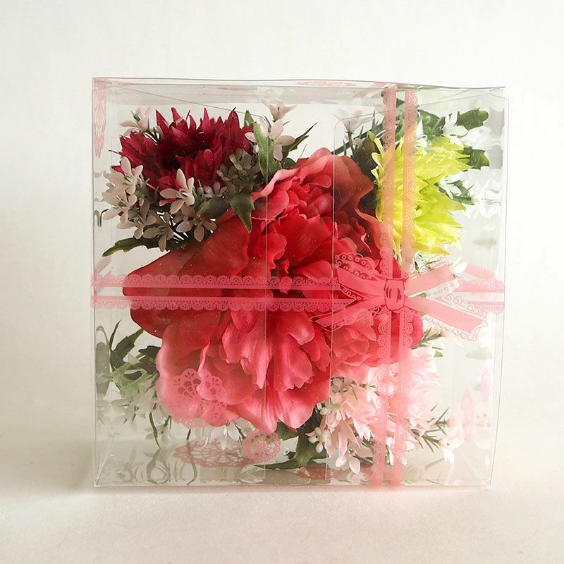 かわいいレースプリントのBOXに入った造花のセット