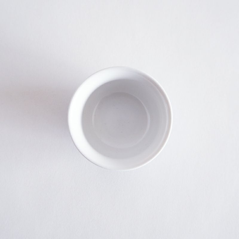 白地に映える銀彩です