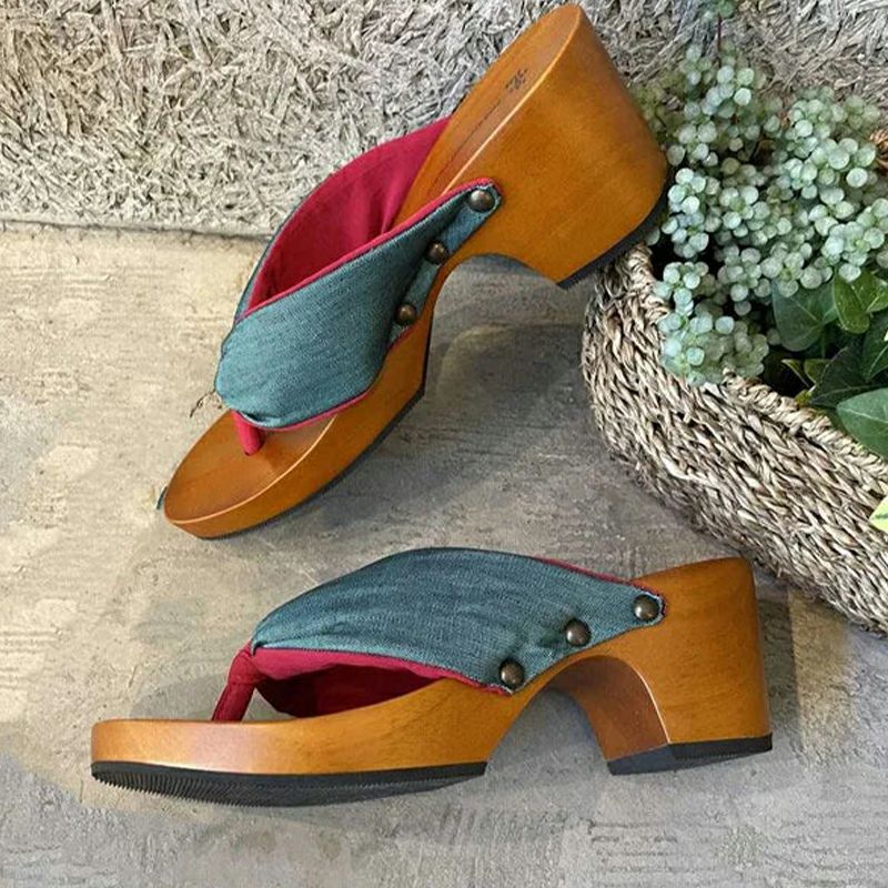 光沢感が美しく夏の暑い足元を涼しく演出してくれます