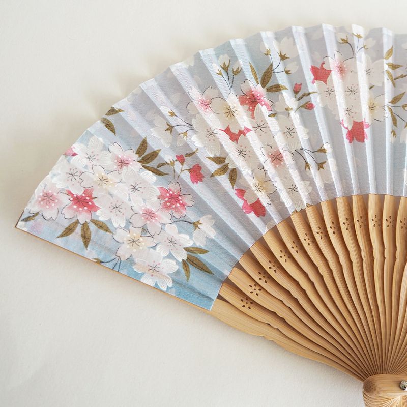 桜が彫られた中骨です