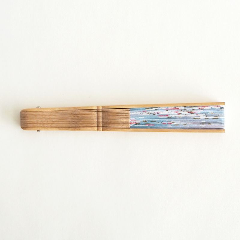 爽やかな印象の扇子です