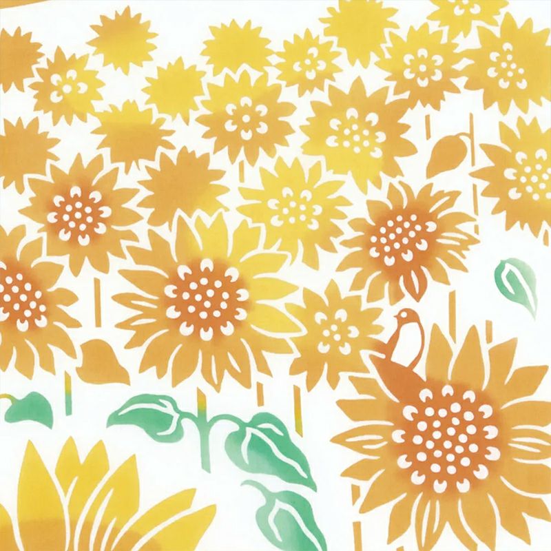 向日葵の丘は鮮やかな色に包まれ