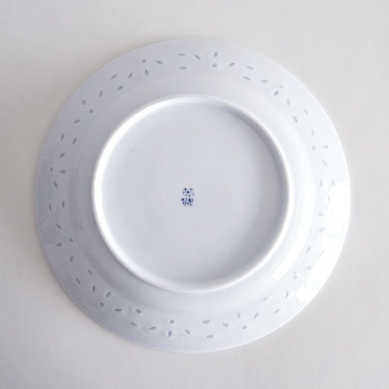 シンプルな磁器のうつわです