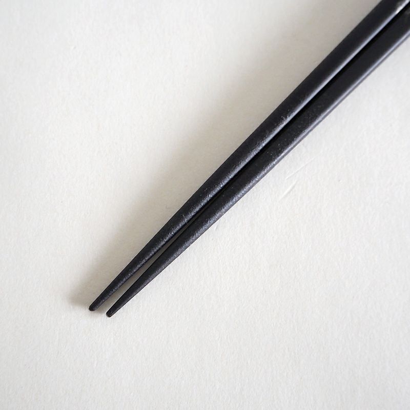 箸先には滑り止め加工が施されています