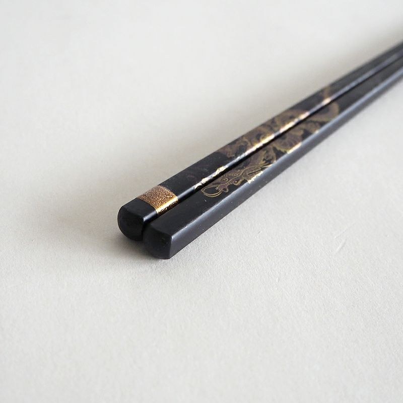 中国では龍は皇帝のシンボルとしてあつかわれていました