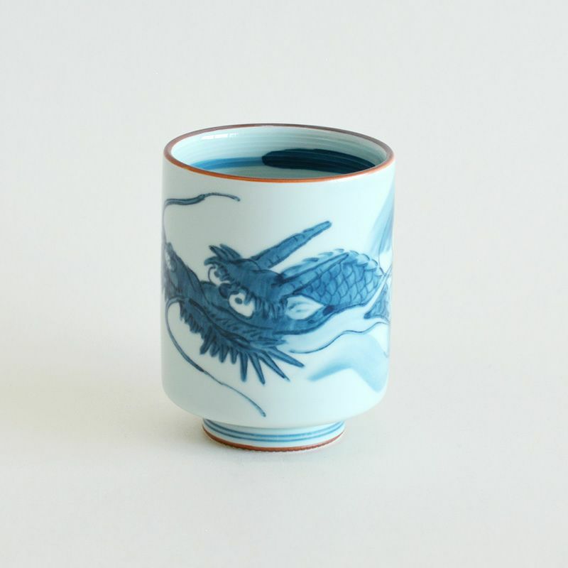 迫力の龍の絵が人気の湯呑です