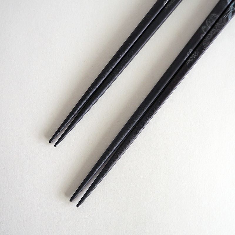 箸先には滑り止め加工が施されています