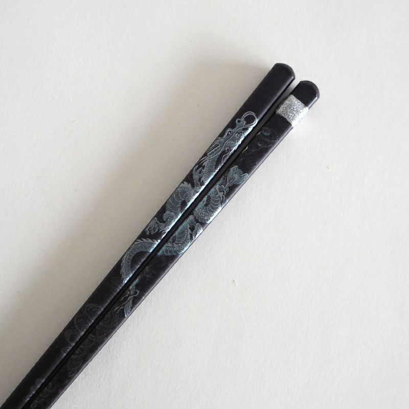 こちらは「天龍箸　一膳セット 銀」です