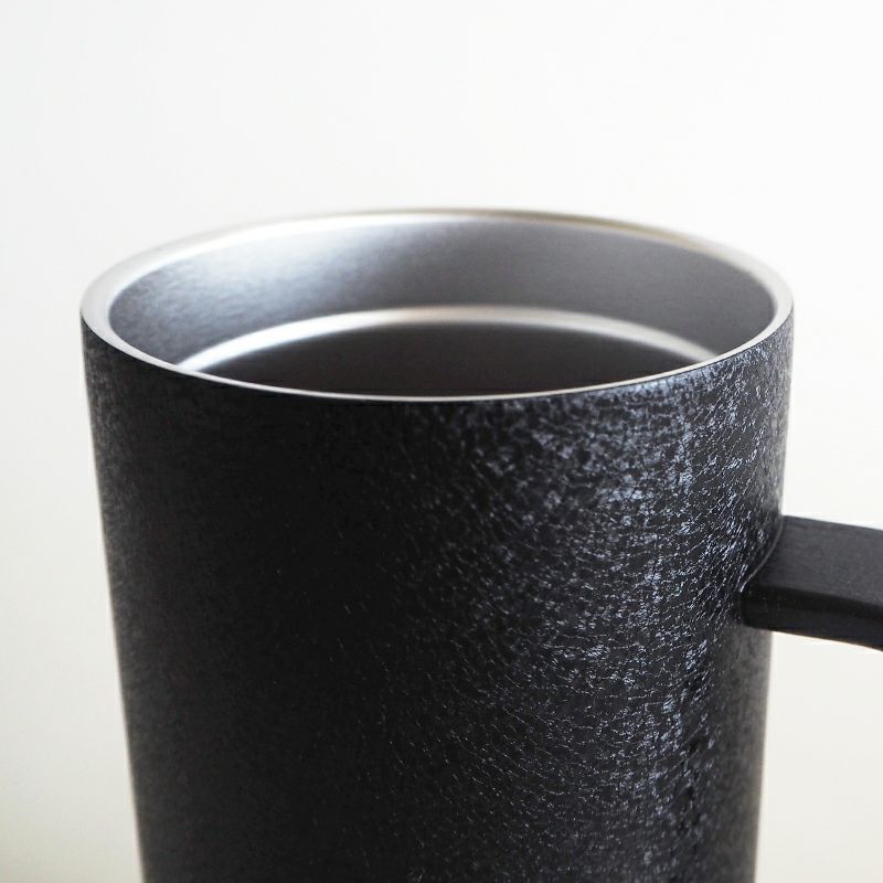 なめらかな口当たりでマットな質感