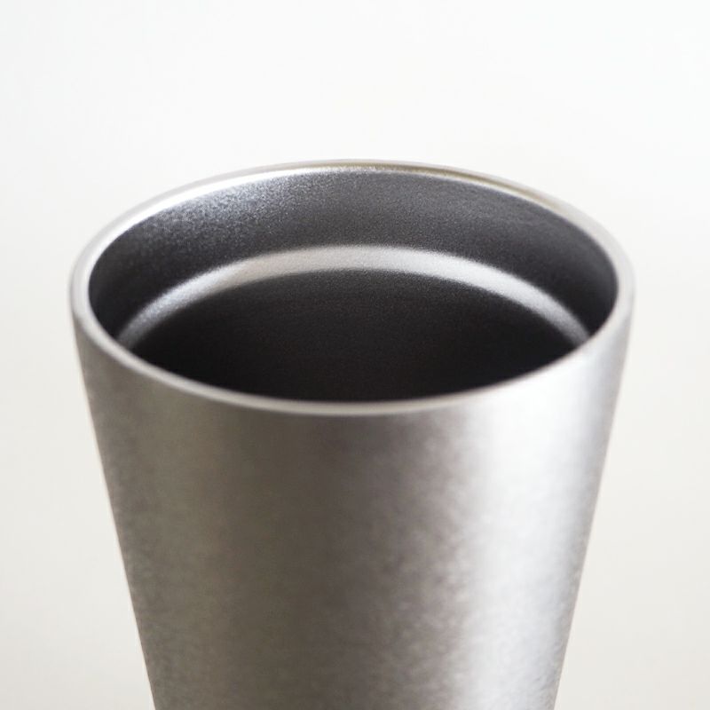 なめらかな口当たりでマットな質感