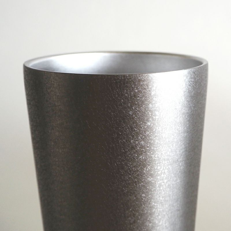 なめらかな口当たりでマットな質感