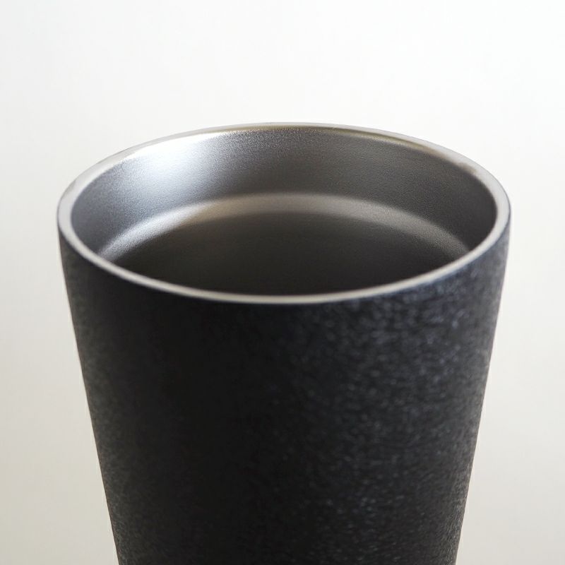 なめらかな口当たりでマットな質感