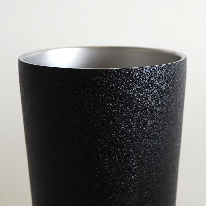 なめらかな口当たりでマットな質感