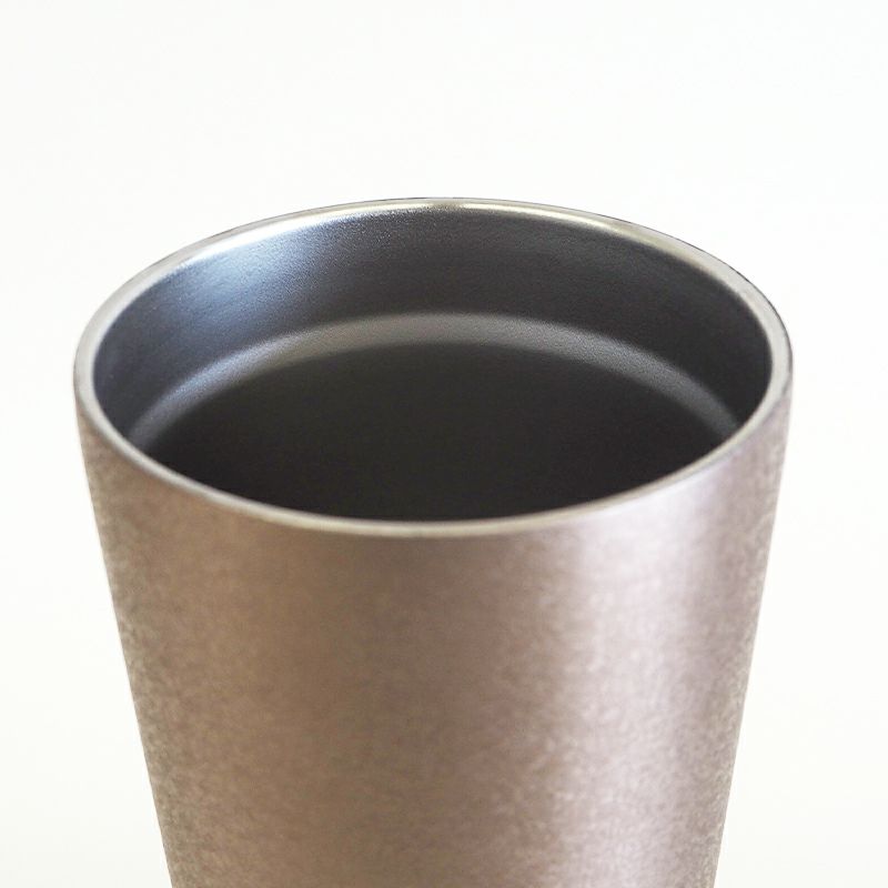 なめらかな口当たりでマットな質感