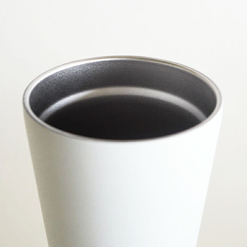 なめらかな口当たりでマットな質感