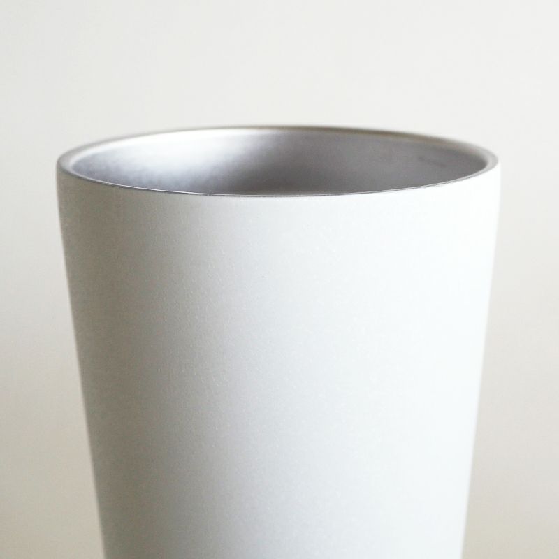 なめらかな口当たりでマットな質感