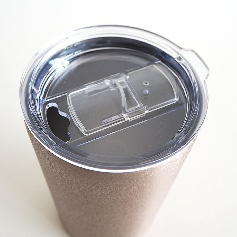 スライドして飲み口が開きます