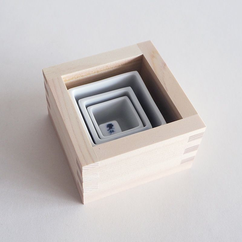 檜の枡にスタッキングができます