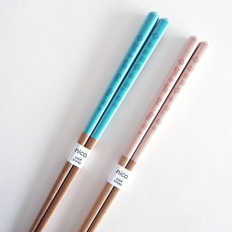 花のデザインがかわいい箸です