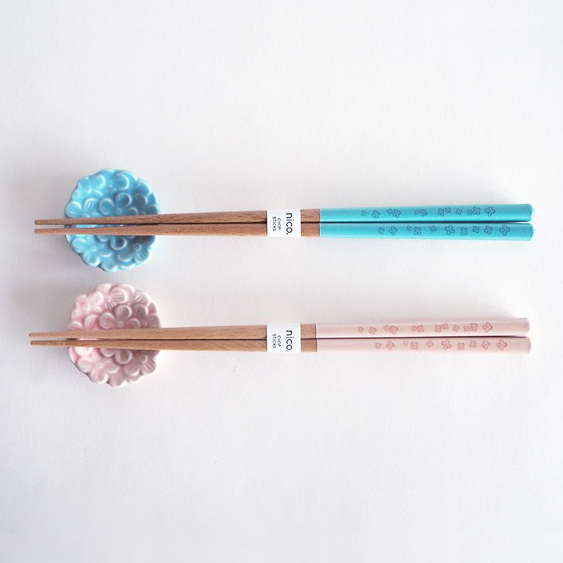 箸と色を合わせたコーディネイトしやすい箸置きです