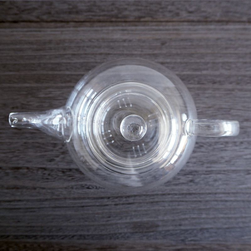 透明なガラスなのでお茶の色を楽しめます