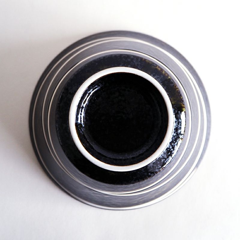 安定感のある形状です