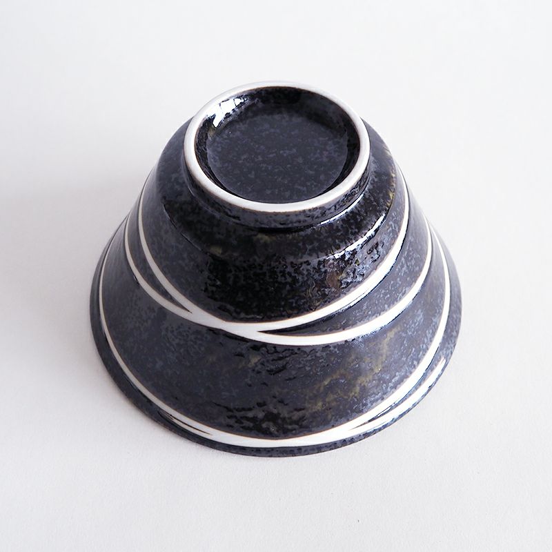 ラーメンなど麺によく合う反りのある形状