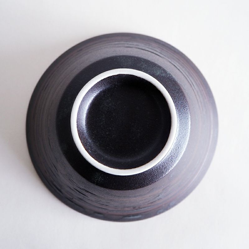 安定感のある形状です